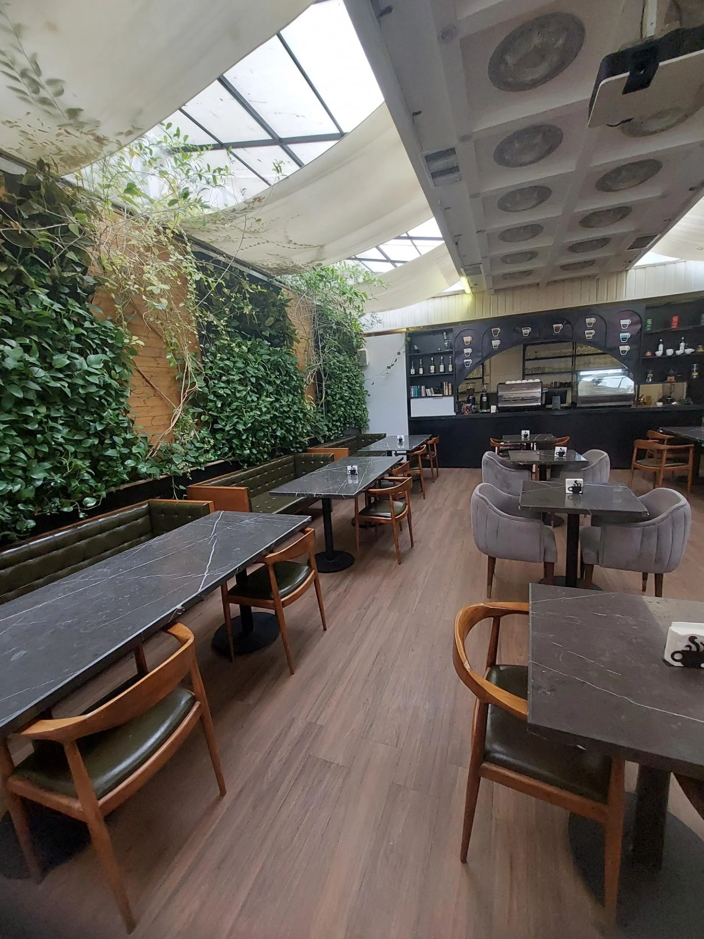 عکس کافه سالاریه قم