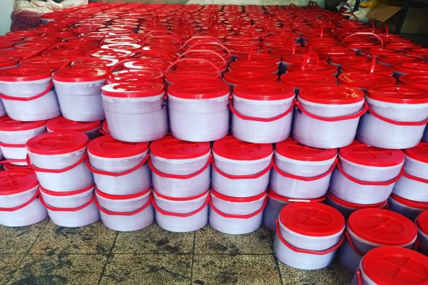 رب گوجه فرنگی بسته بندی دبه ای