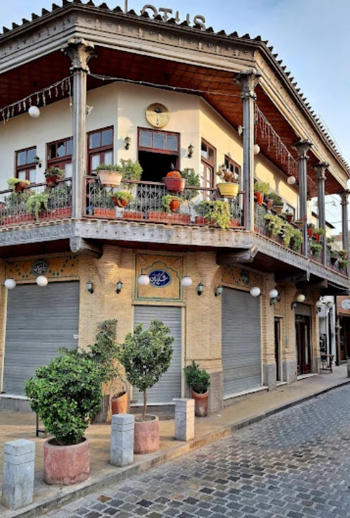 کافه رستوران لوتوس اصفهان