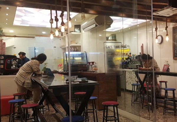 کافه تایم اصفهان شعبه مرداویچ