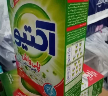 بسته بزرگ پودر لباسشویی اکتیو پلی واش با نوشته‌های فارسی و نمودار مصرف